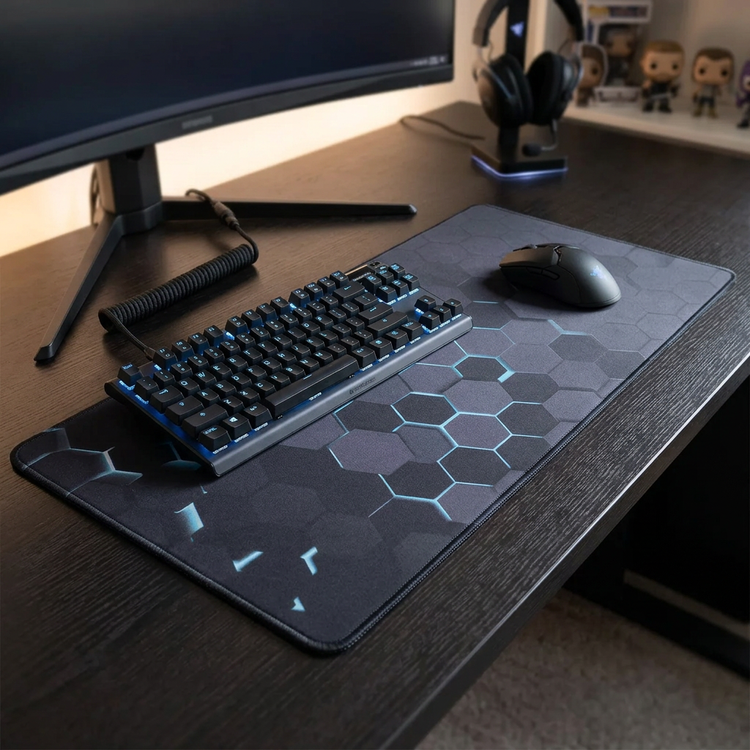 Mousepad en escritorio gamer